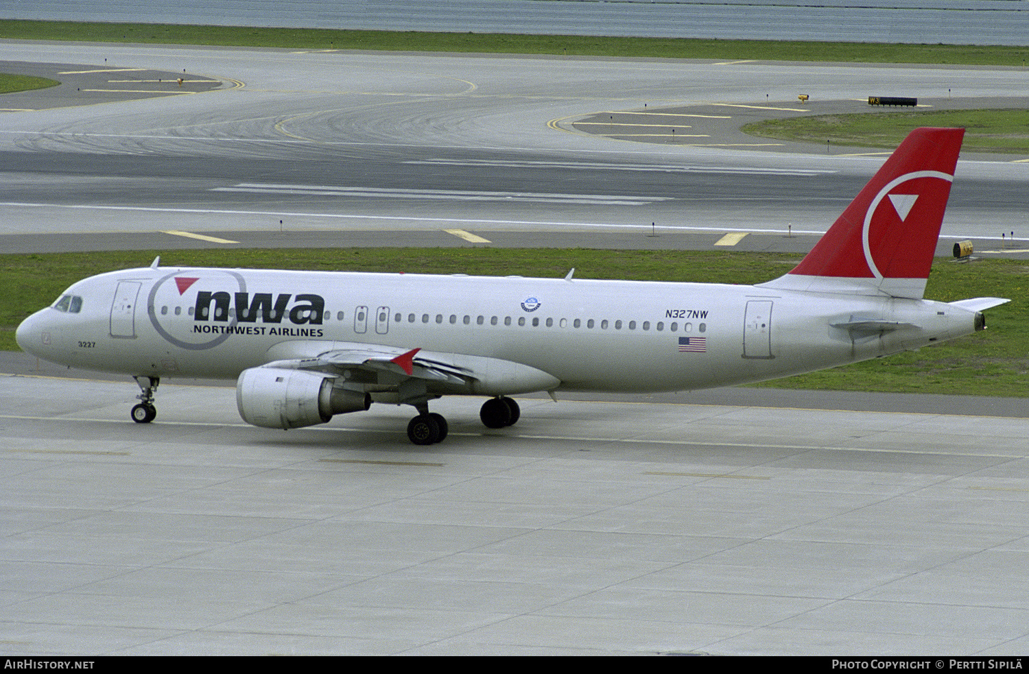 Aircraft Photo of N327NW | Airbus A320-211 | Northwest Airlines | AirHistory.net #520743