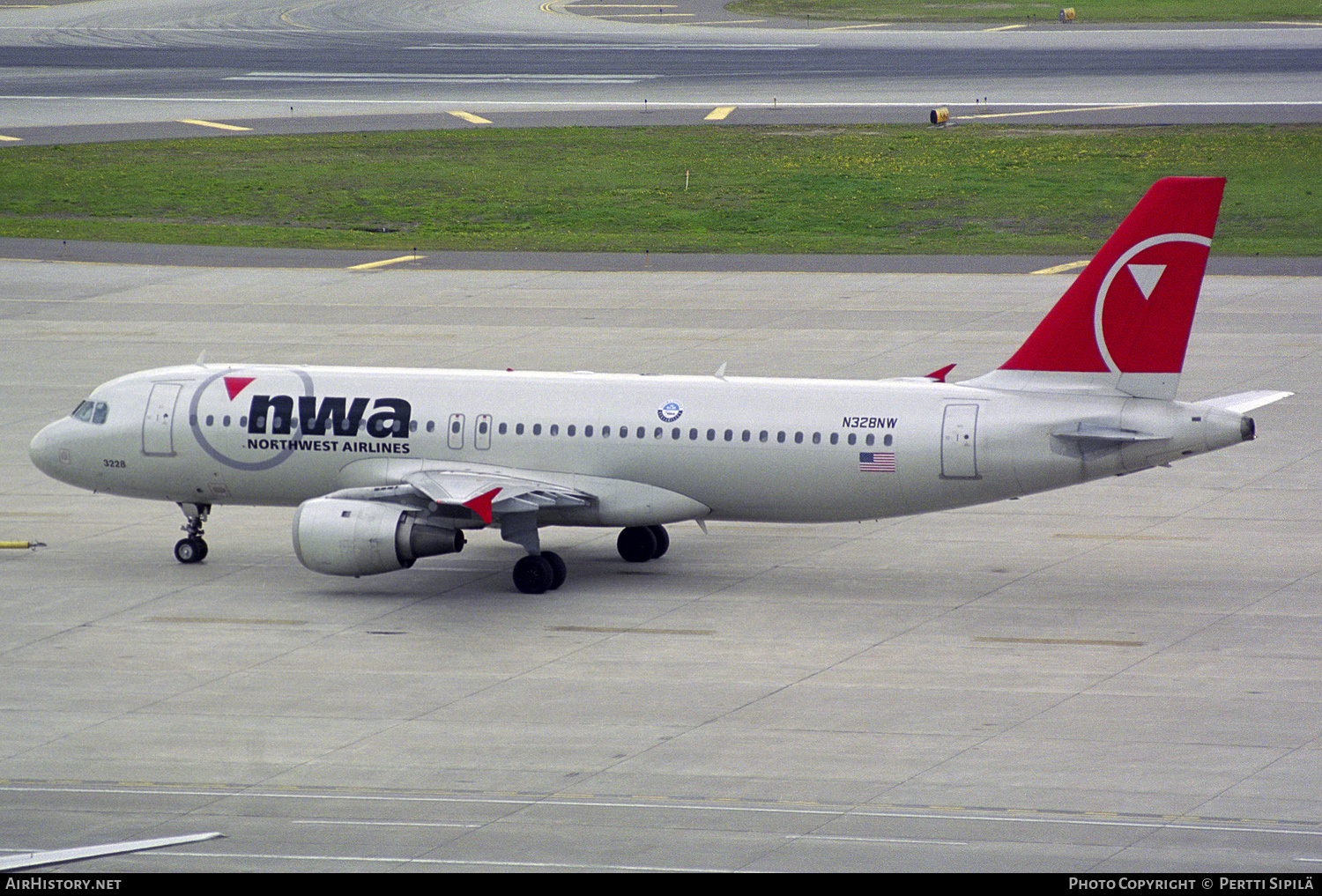 Aircraft Photo of N328NW | Airbus A320-211 | Northwest Airlines | AirHistory.net #520793
