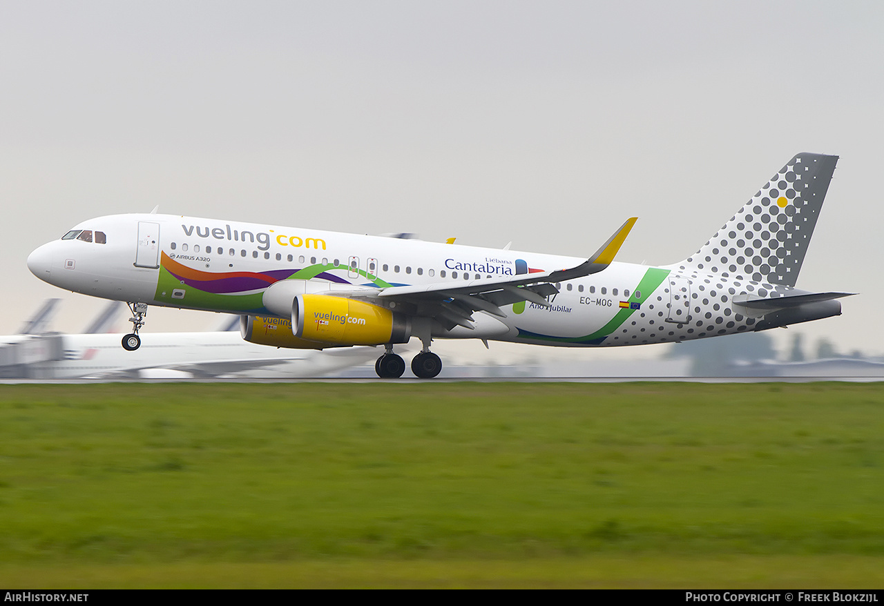 Aircraft Photo of EC-MOG | Airbus A320-232 | Vueling Airlines | AirHistory.net #520796