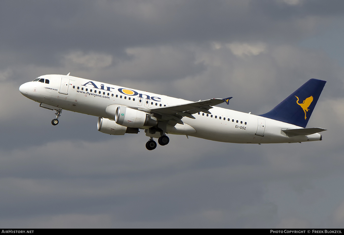 Aircraft Photo of EI-DSZ | Airbus A320-216 | Air One | AirHistory.net #520799