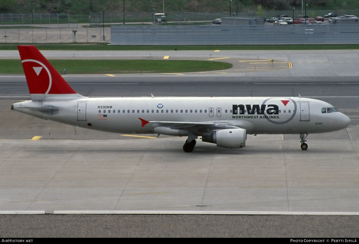 Aircraft Photo of N330NW | Airbus A320-211 | Northwest Airlines | AirHistory.net #520943