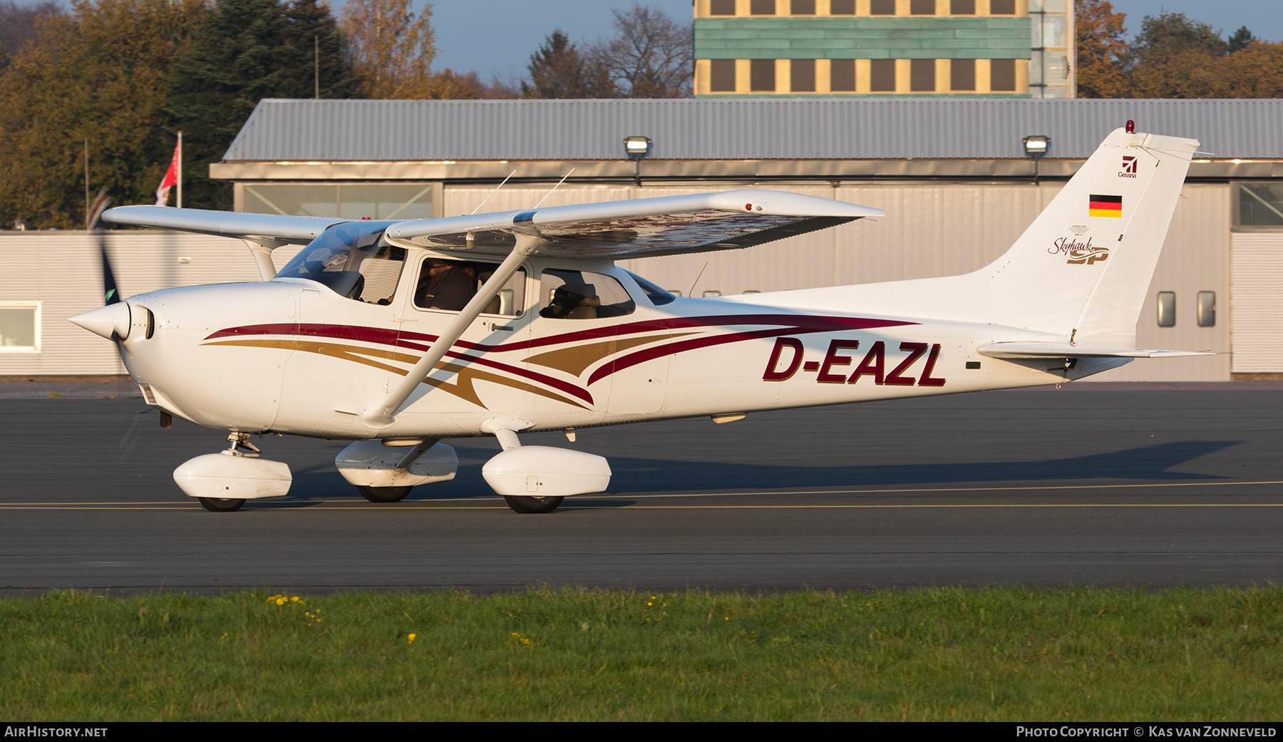 Aircraft Photo of D-EAZL | Cessna 172S Skyhawk SP | AirHistory.net #521383