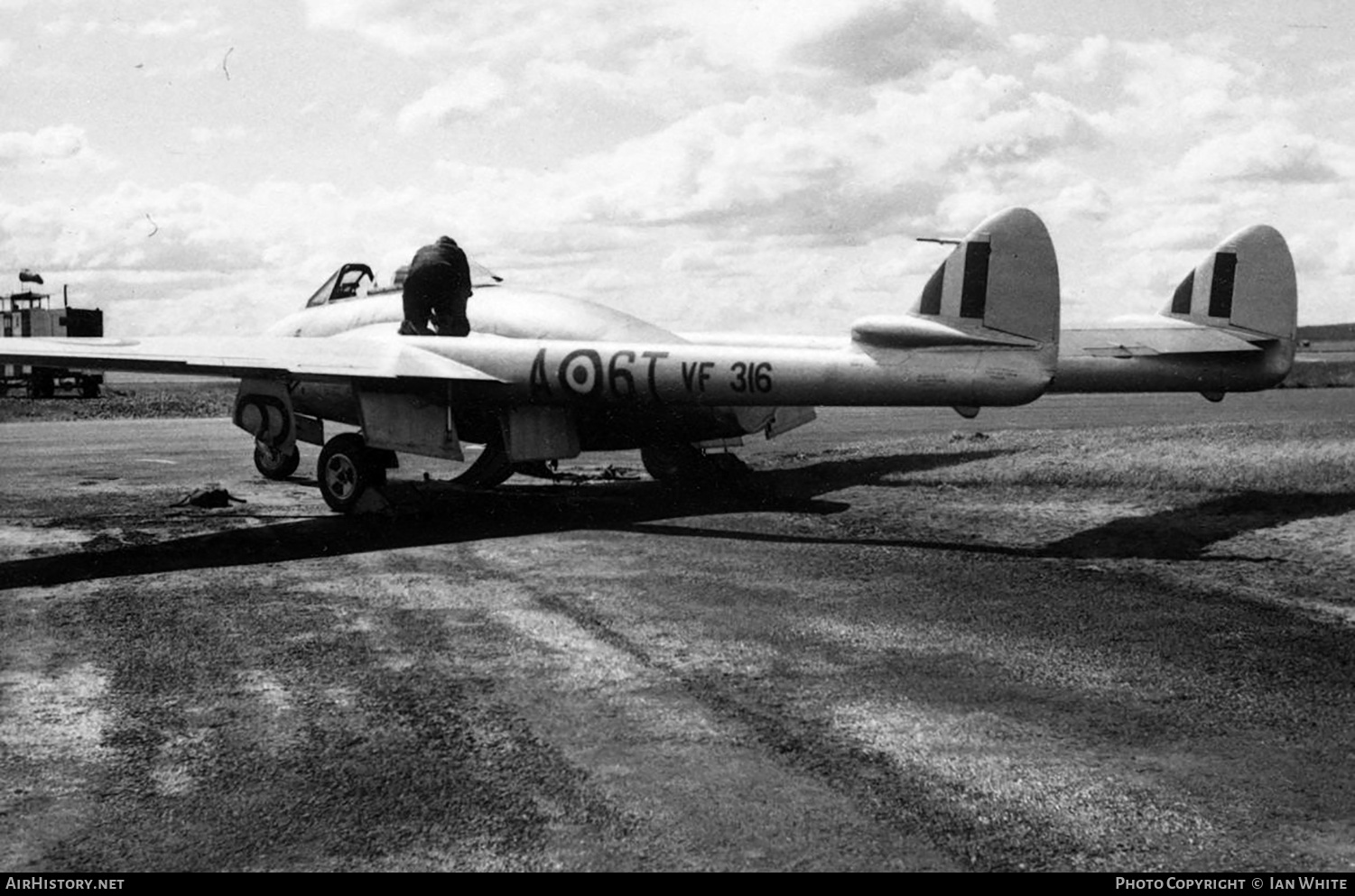 Aircraft Photo of VF316 | De Havilland D.H. 100 Vampire F3 | UK - Air Force | AirHistory.net #521584