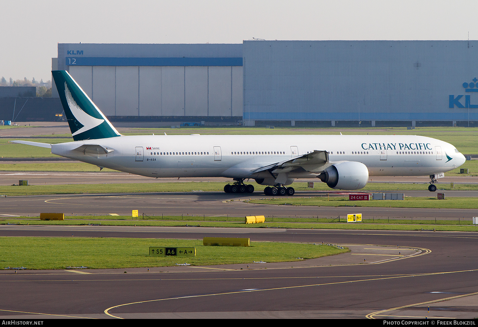 Aircraft Photo of B-KQA | Boeing 777-367/ER | Cathay Pacific Airways | AirHistory.net #522167