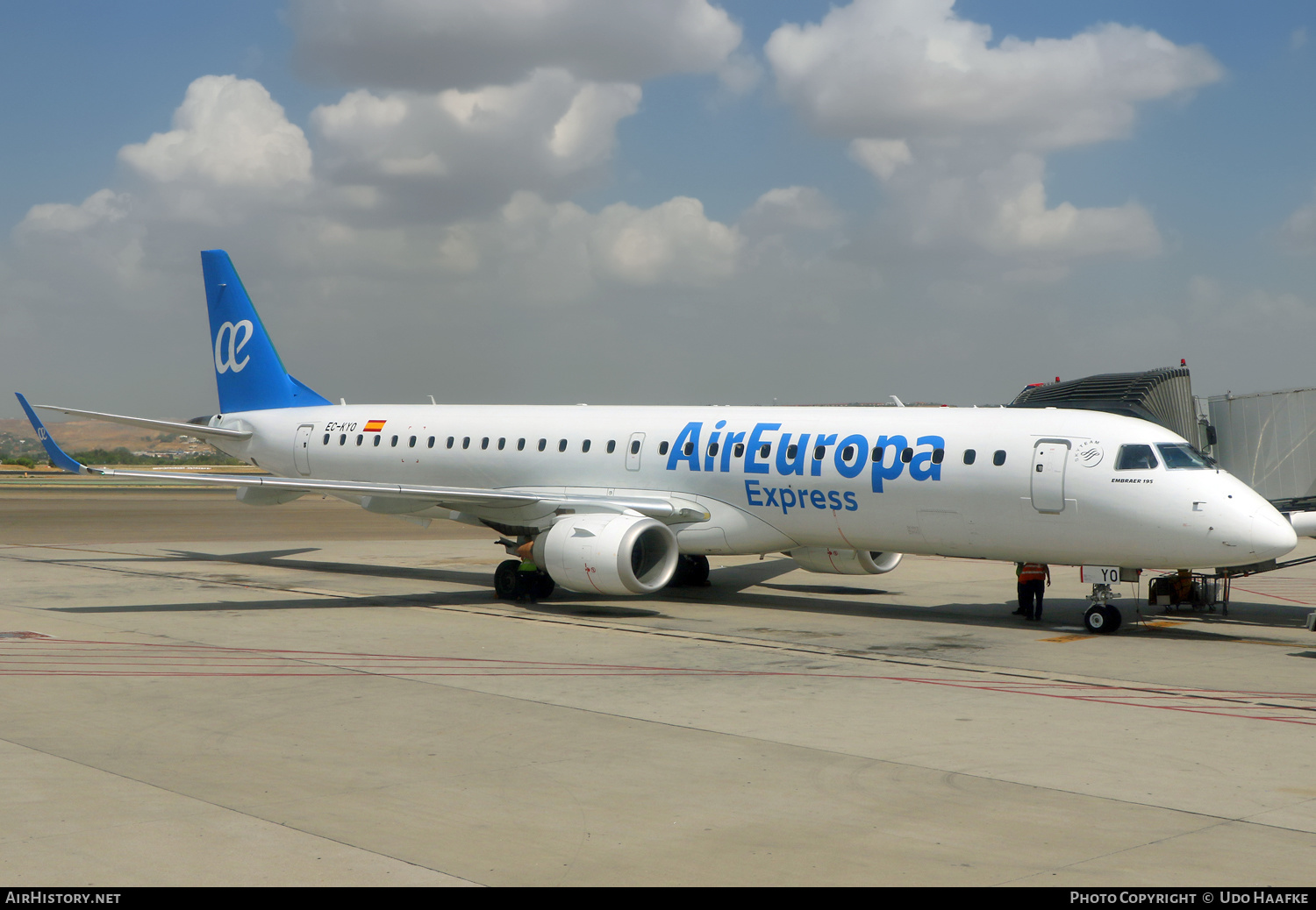 Aircraft Photo of EC-KYO | Embraer 195SR (ERJ-190-200SR) | Air Europa Express | AirHistory.net #522429