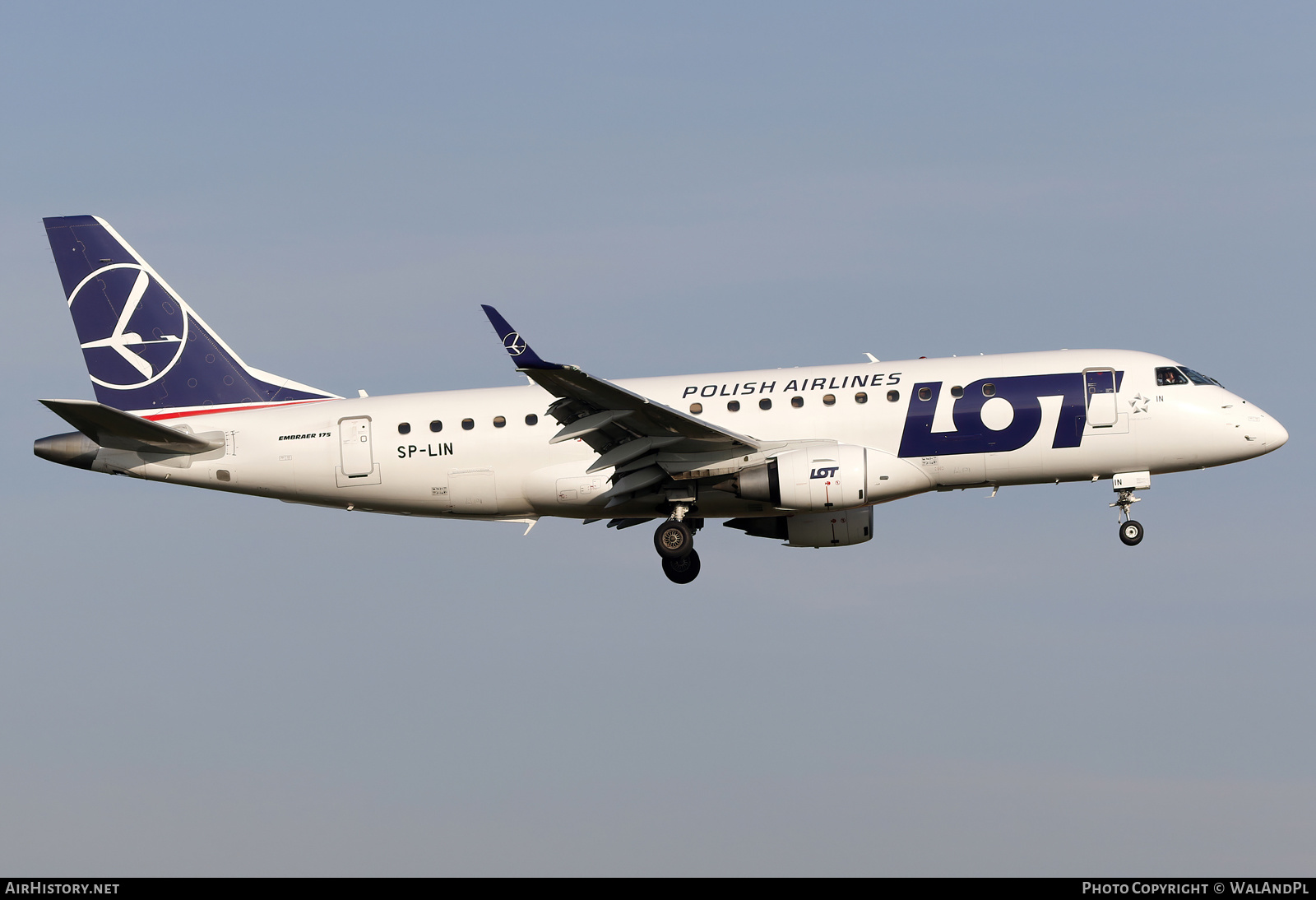 Aircraft Photo of SP-LIN | Embraer 175LR (ERJ-170-200LR) | LOT Polish Airlines - Polskie Linie Lotnicze | AirHistory.net #522447