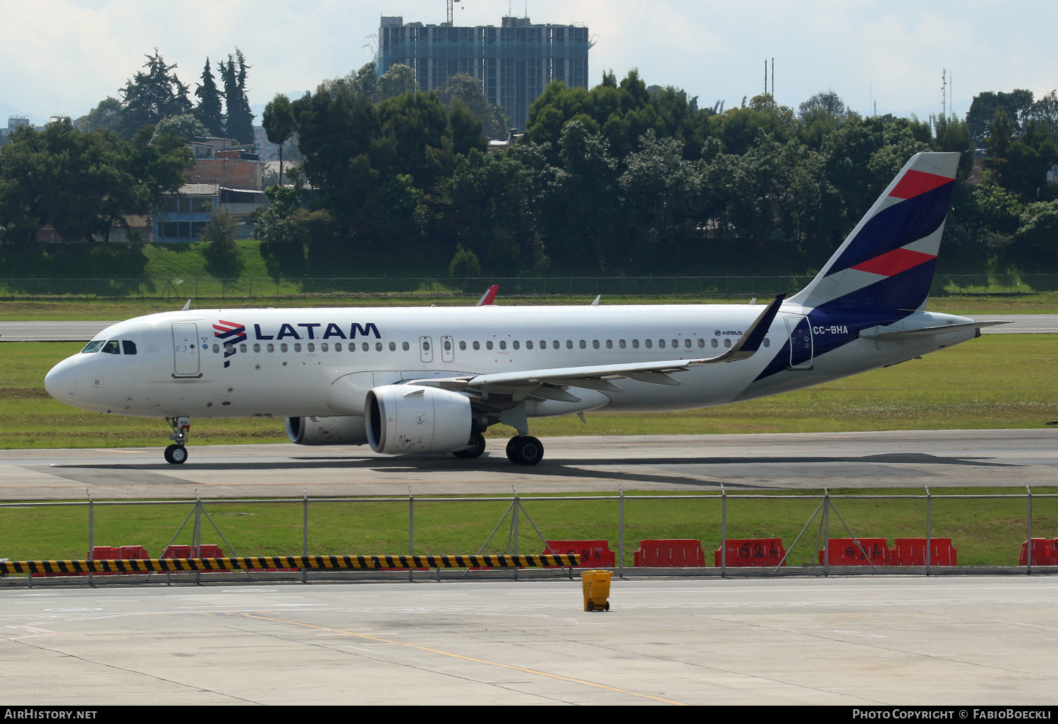 Aircraft Photo of CC-BHA | Airbus A320-271N | LATAM Airlines | AirHistory.net #522675