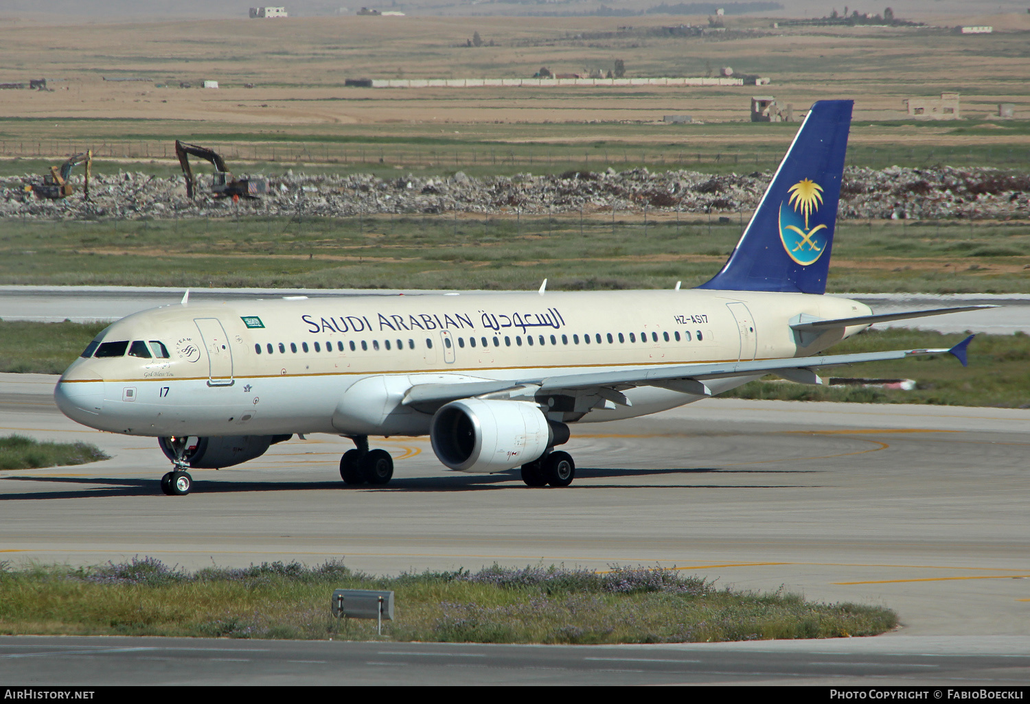 Aircraft Photo of HZ-AS17 | Airbus A320-214 | Saudi Arabian Airlines | AirHistory.net #522698