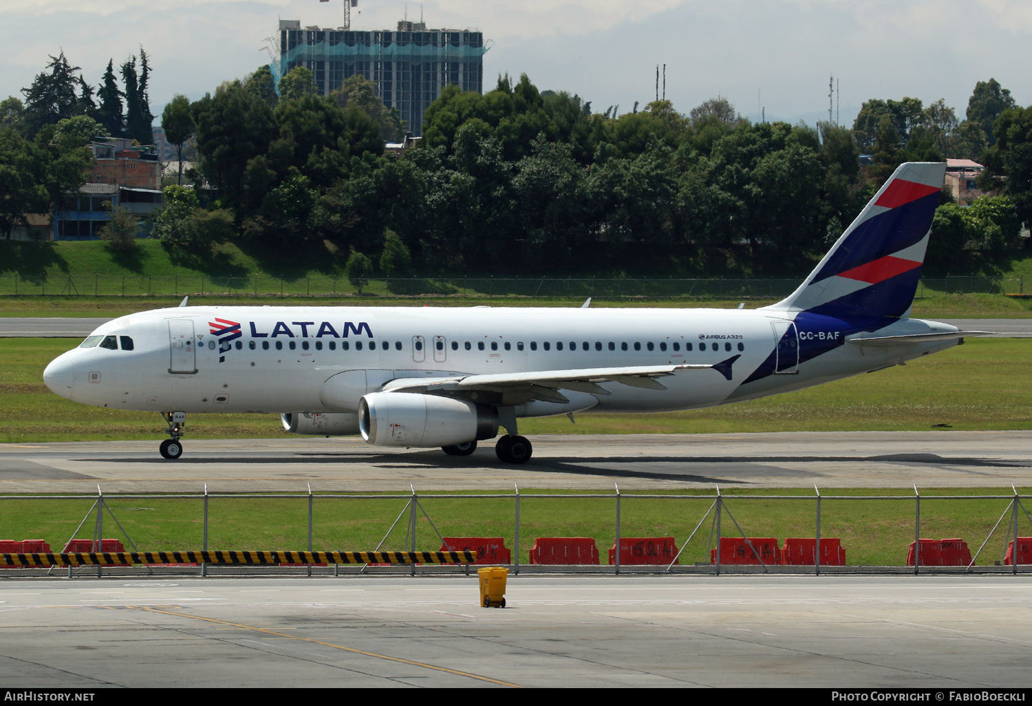 Aircraft Photo of CC-BAF | Airbus A320-232 | LATAM Airlines | AirHistory.net #522820