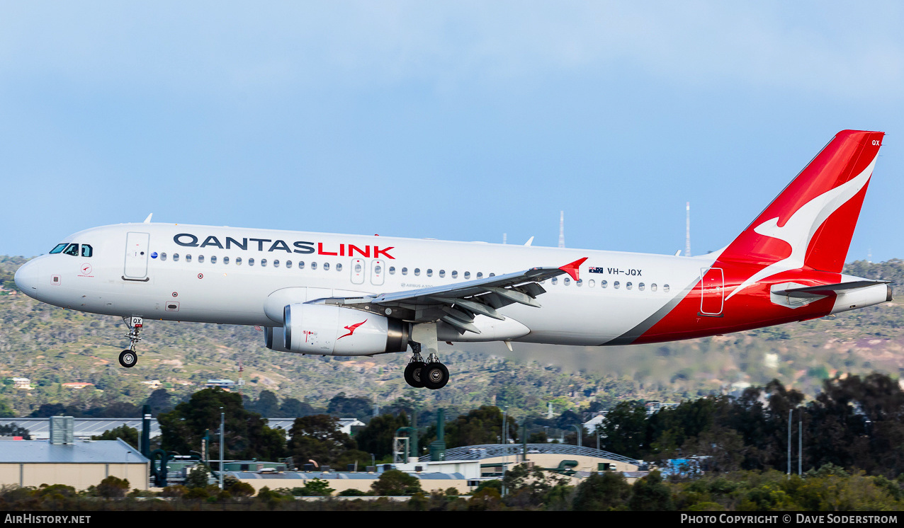 Aircraft Photo of VH-JQX | Airbus A320-232 | QantasLink | AirHistory.net #522909