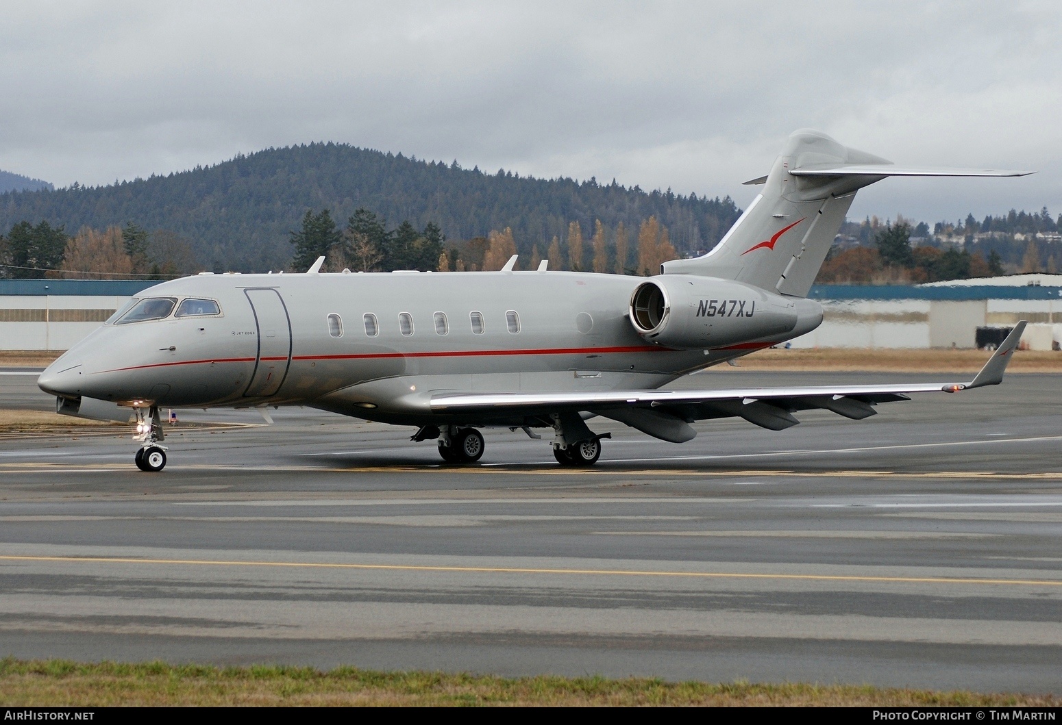 Aircraft Photo of N547XJ | Bombardier Challenger 300 (BD-100-1A10) | Jet Edge | AirHistory.net #522952