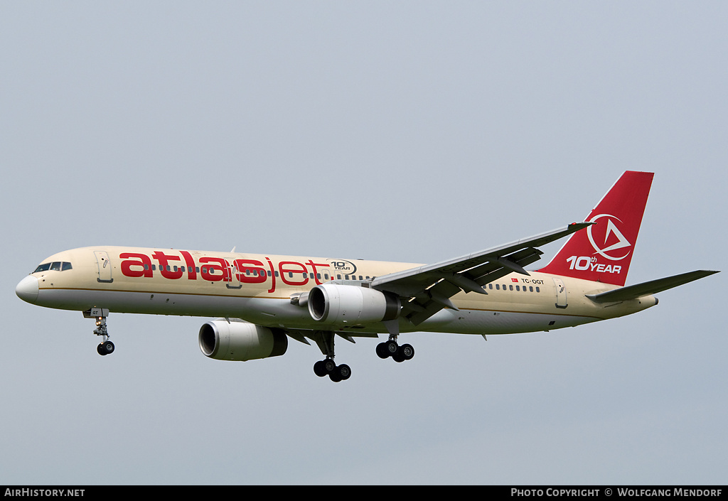 Aircraft Photo of TC-OGT | Boeing 757-256 | Atlasjet Airlines | AirHistory.net #523014