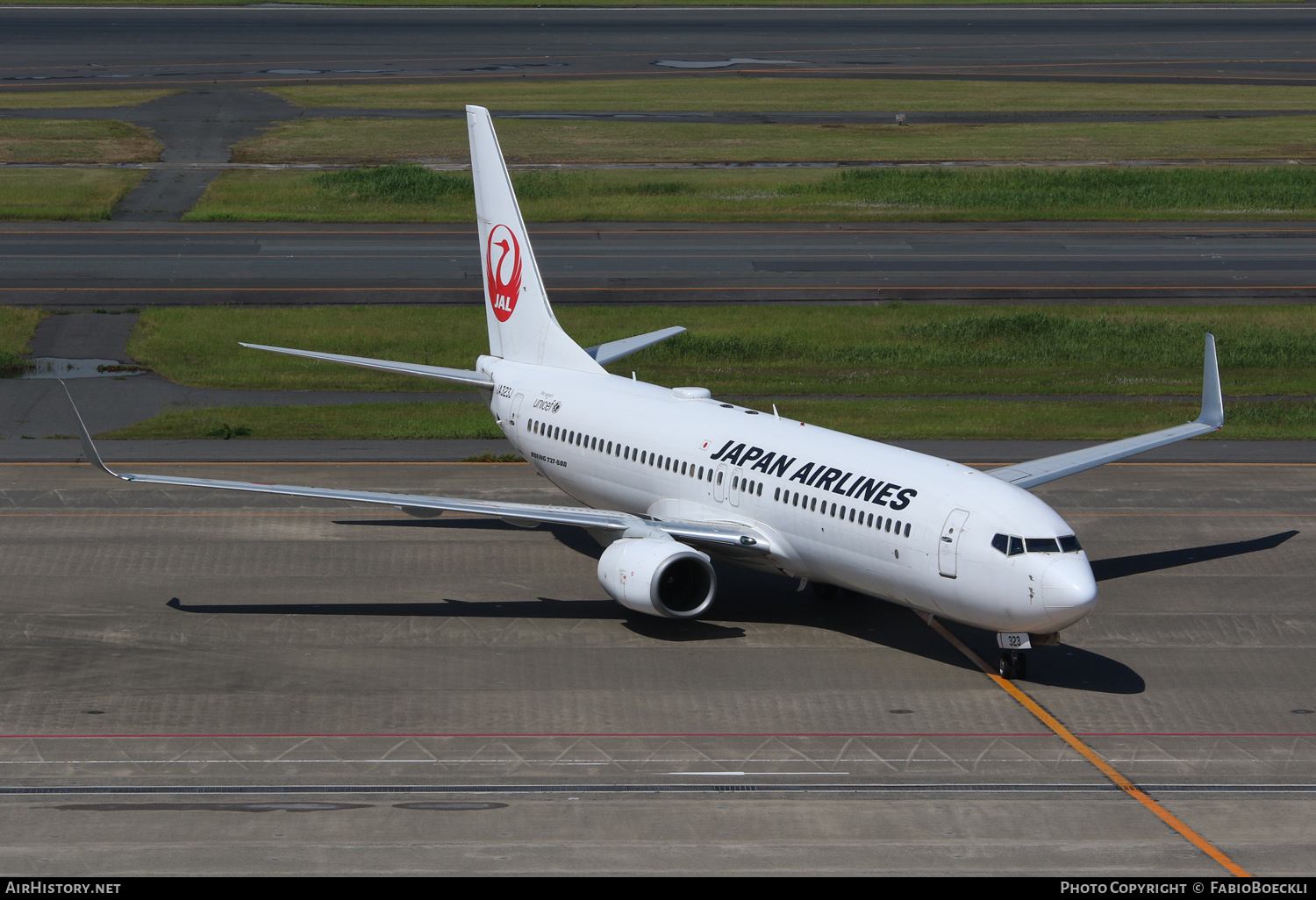 Aircraft Photo of JA323J | Boeing 737-846 | Japan Airlines - JAL | AirHistory.net #523096