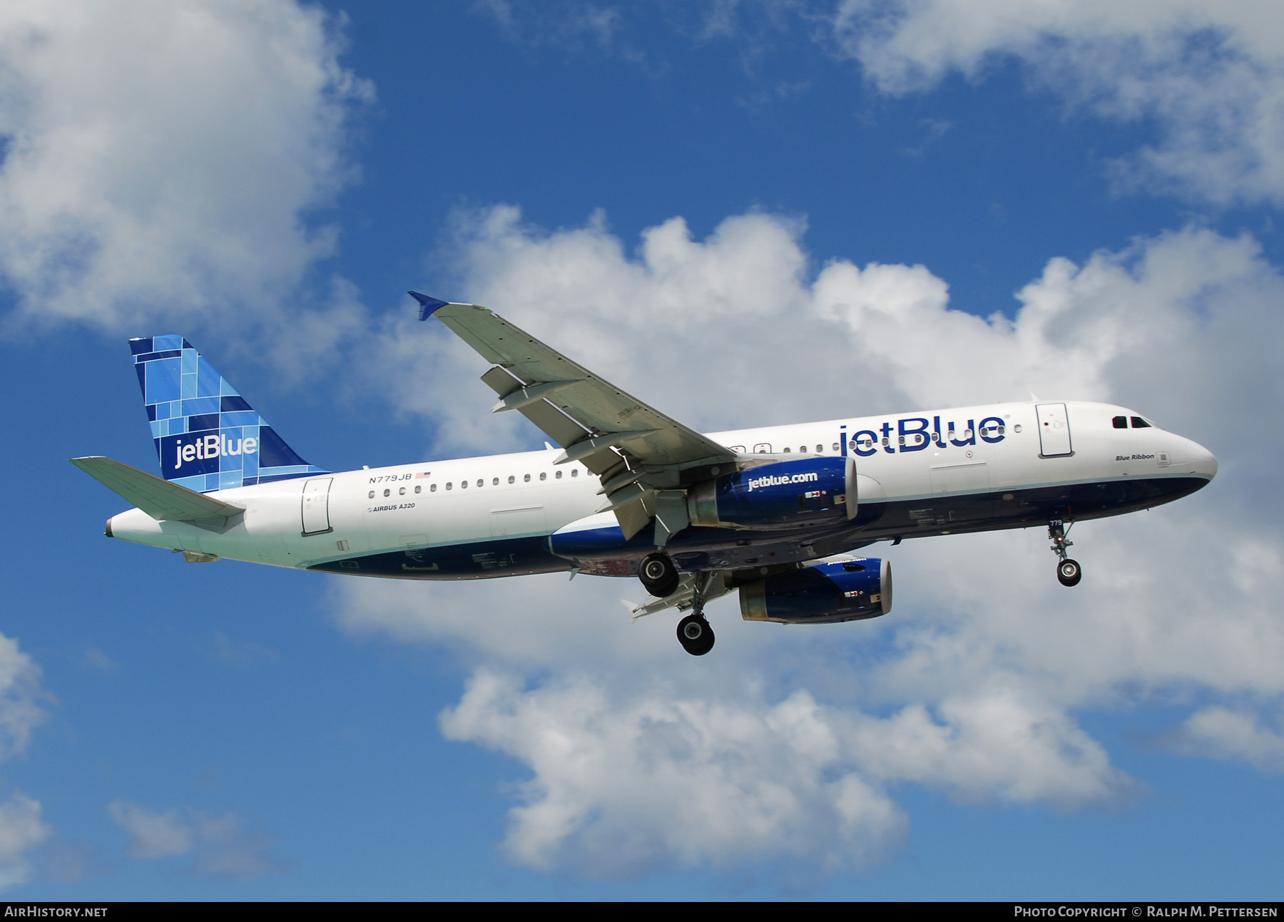Aircraft Photo of N779JB | Airbus A320-232 | JetBlue Airways | AirHistory.net #523588