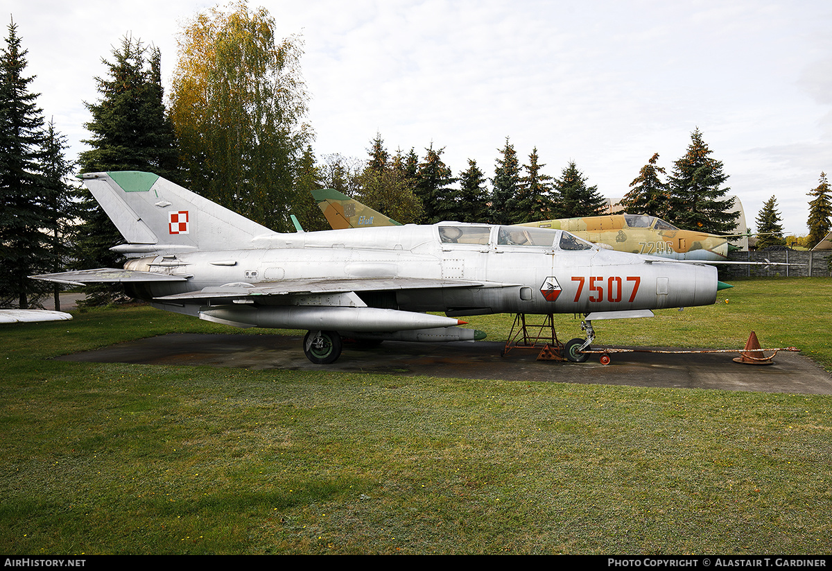 Aircraft Photo of 7507 | Mikoyan-Gurevich MiG-21UM | Poland - Air Force | AirHistory.net #523915