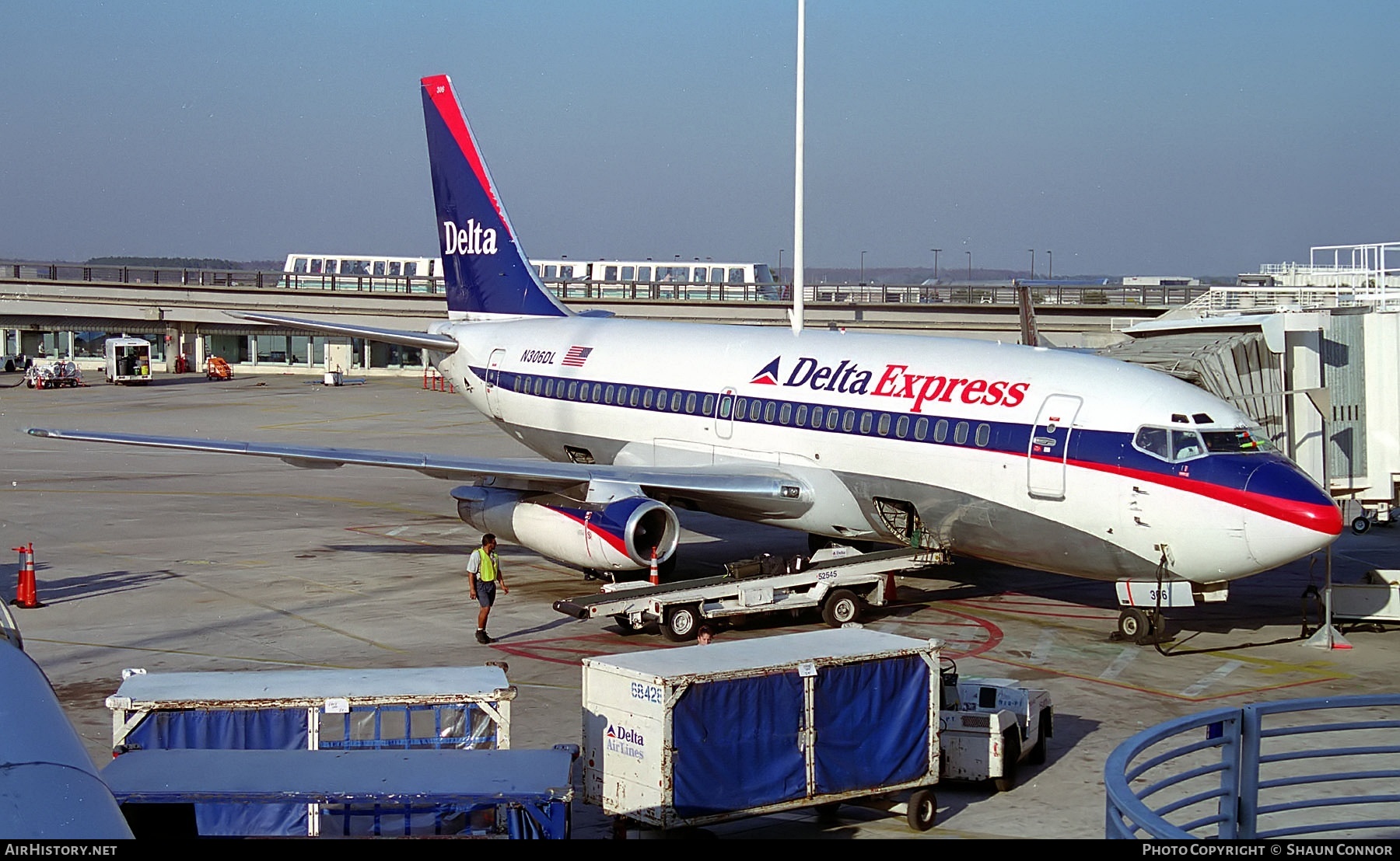 Aircraft Photo of N306DL | Boeing 737-232/Adv | Delta Express | AirHistory.net #523945