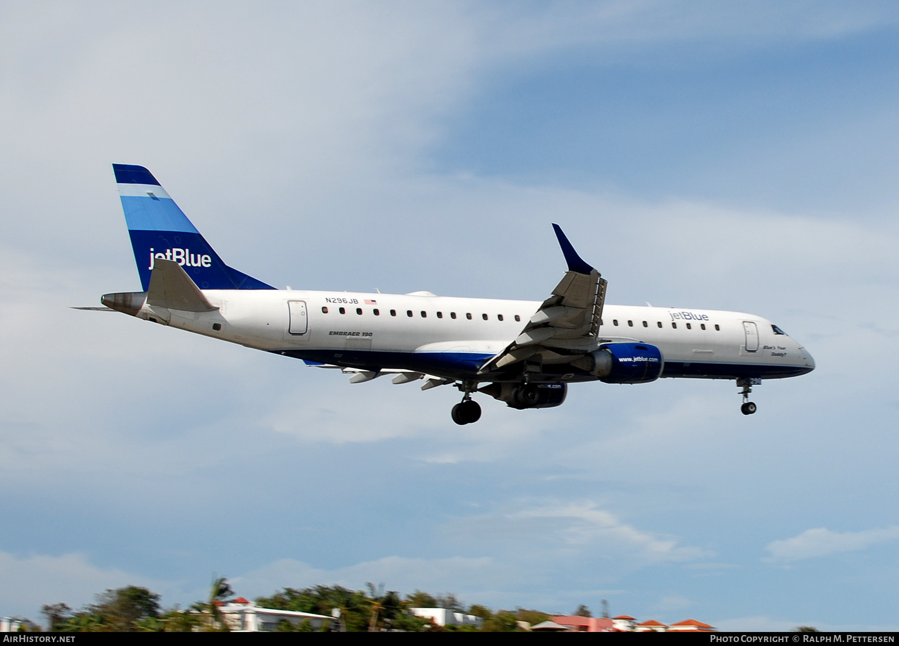 Aircraft Photo of N296JB | Embraer 190AR (ERJ-190-100IGW) | JetBlue Airways | AirHistory.net #523982