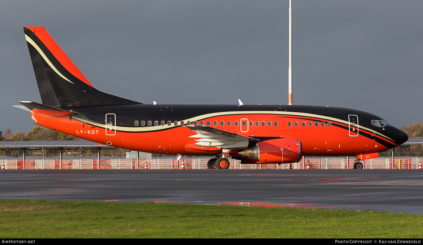 Aircraft Photo of LY-KDT | Boeing 737-522 | AirHistory.net #524091