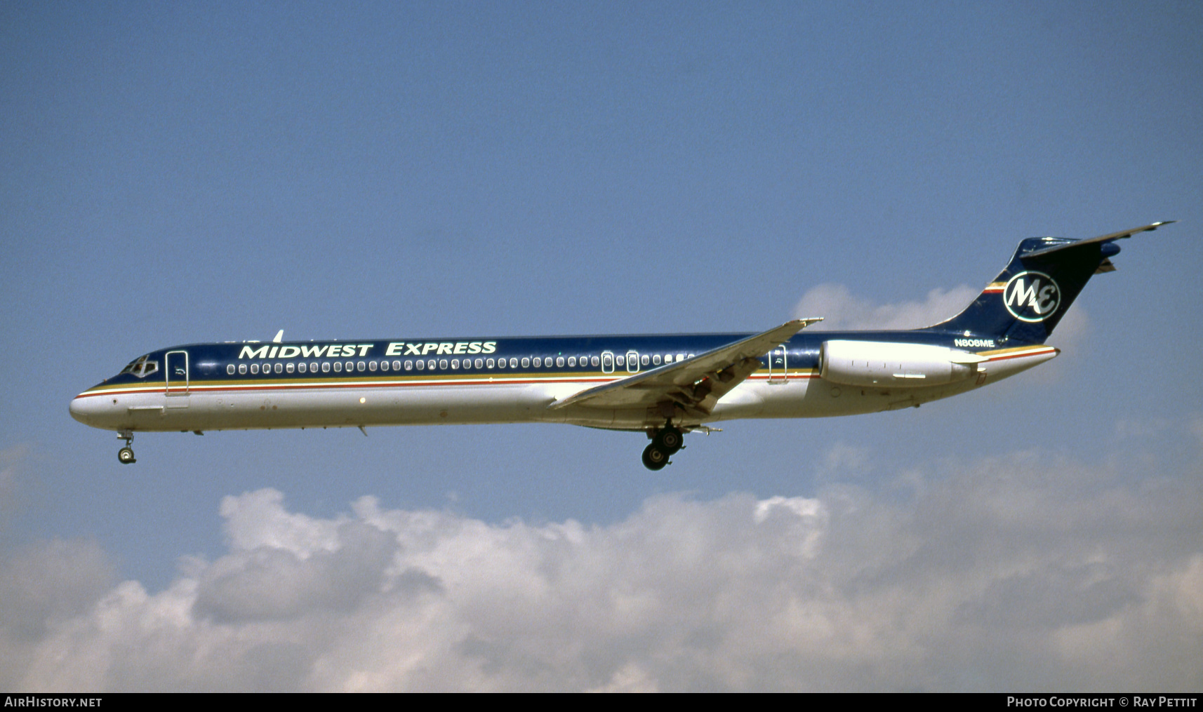 Aircraft Photo of N808ME | McDonnell Douglas MD-82 (DC-9-82) | Midwest Express Airlines | AirHistory.net #524225