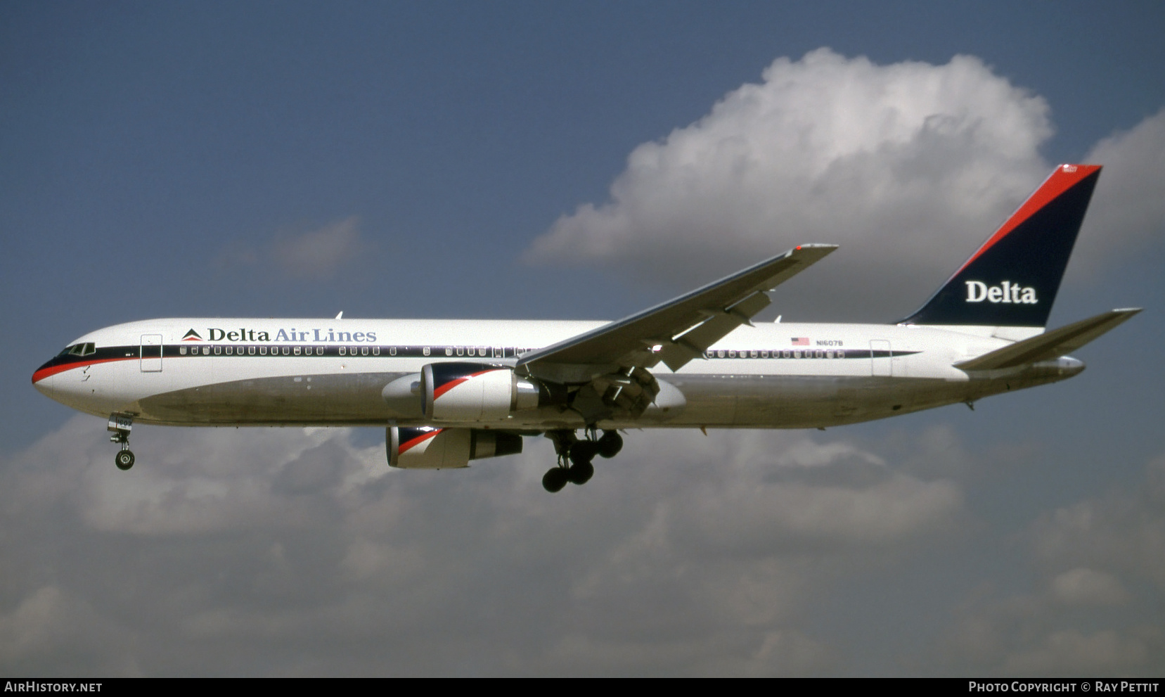 Aircraft Photo of N1607B | Boeing 767-332/ER | Delta Air Lines | AirHistory.net #524236