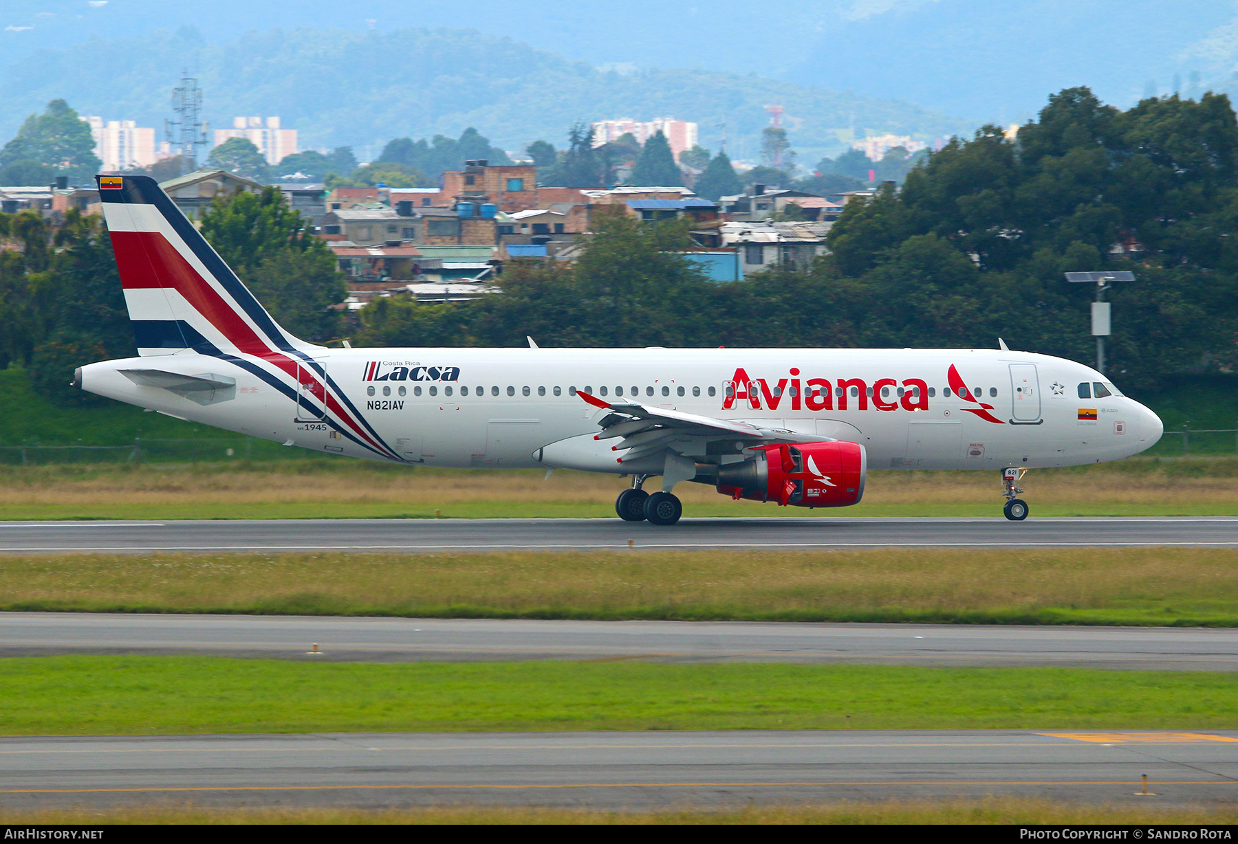 Aircraft Photo of N821AV | Airbus A320-214 | Avianca | LACSA - Líneas Aéreas de Costa Rica | AirHistory.net #524801