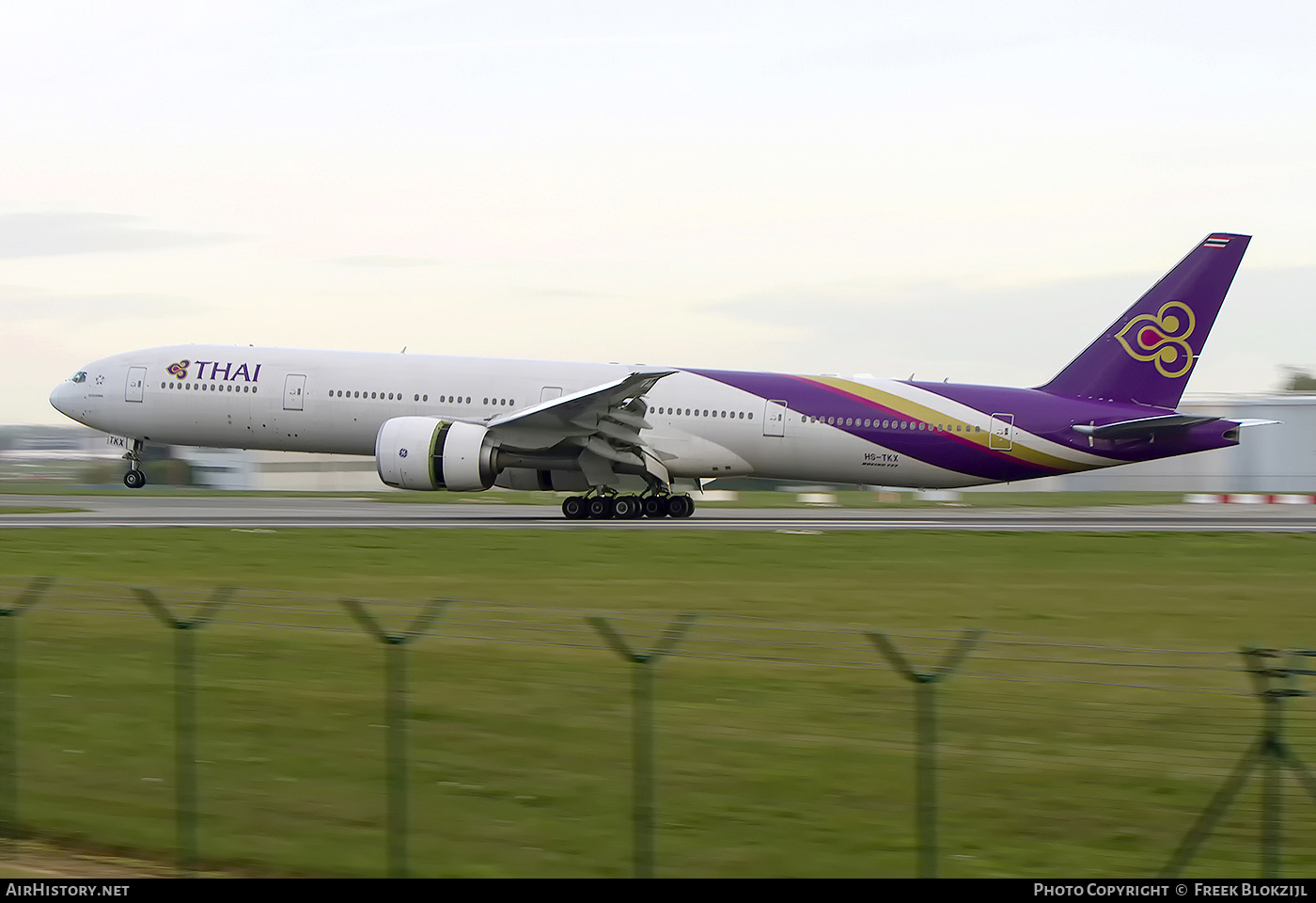 Aircraft Photo of HS-TKX | Boeing 777-3D7/ER | Thai Airways International | AirHistory.net #524834