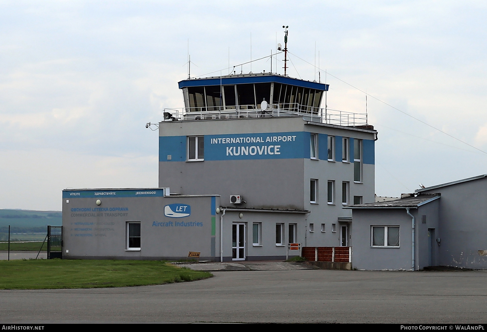 Airport photo of Uherské Hradištĕ - Kunovice (LKKU / UHE) in Czechia | AirHistory.net #524887