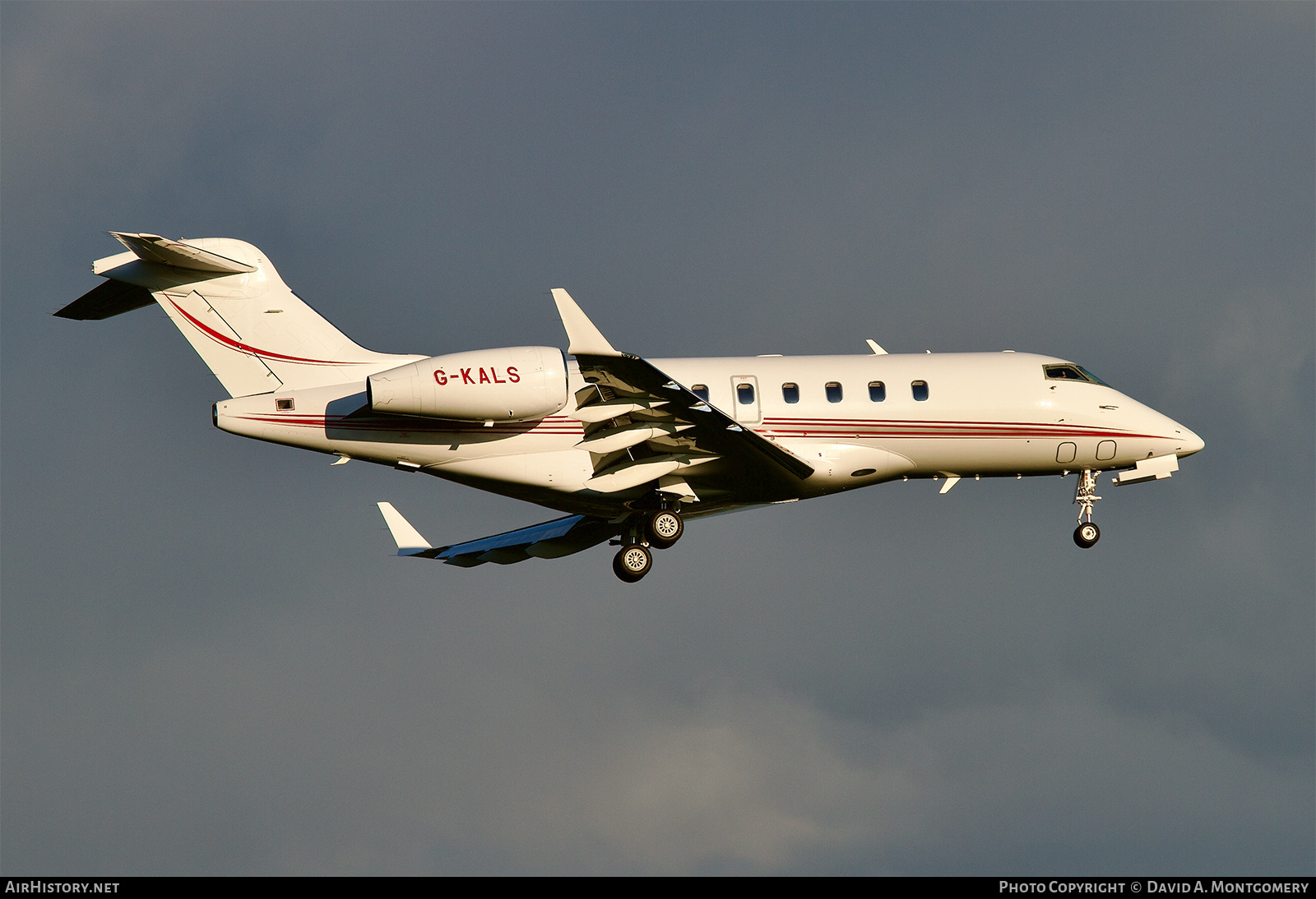Aircraft Photo of G-KALS | Bombardier Challenger 300 (BD-100-1A10) | AirHistory.net #525146