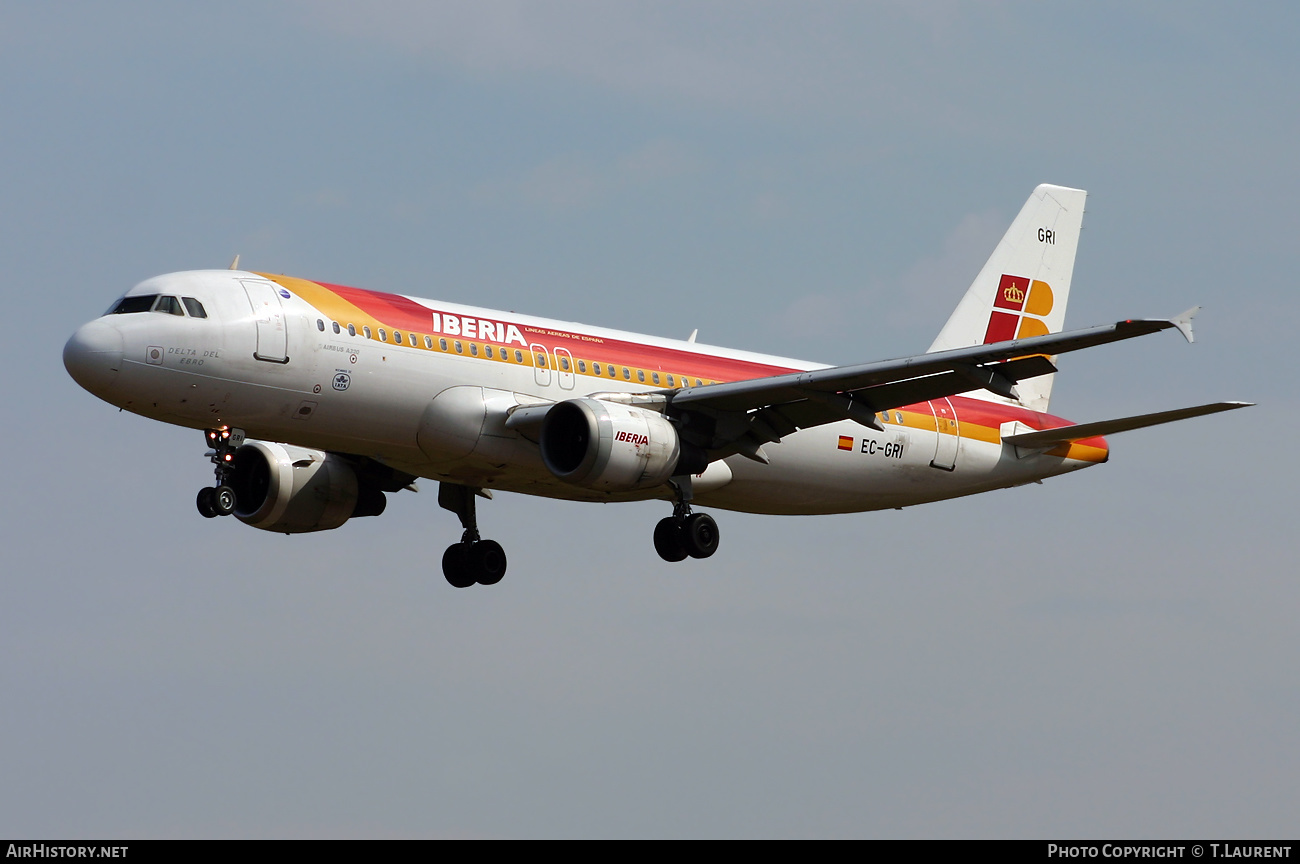 Aircraft Photo of EC-GRI | Airbus A320-211 | Iberia | AirHistory.net #525365