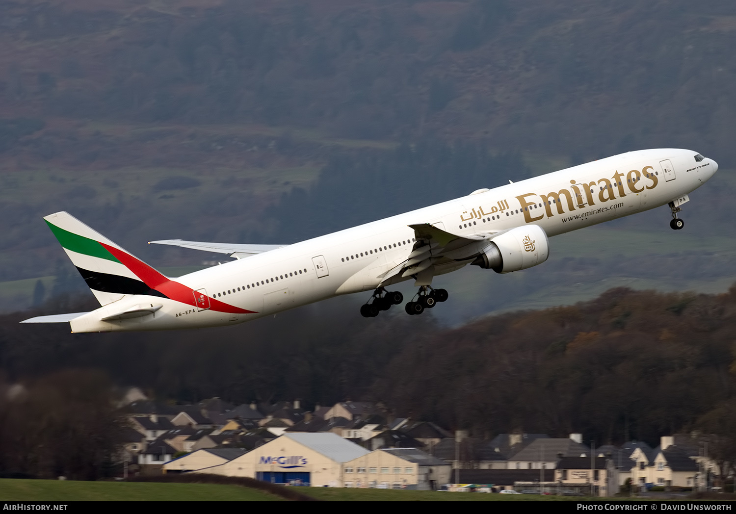 Aircraft Photo of A6-EPA | Boeing 777-31H/ER | Emirates | AirHistory.net #525476