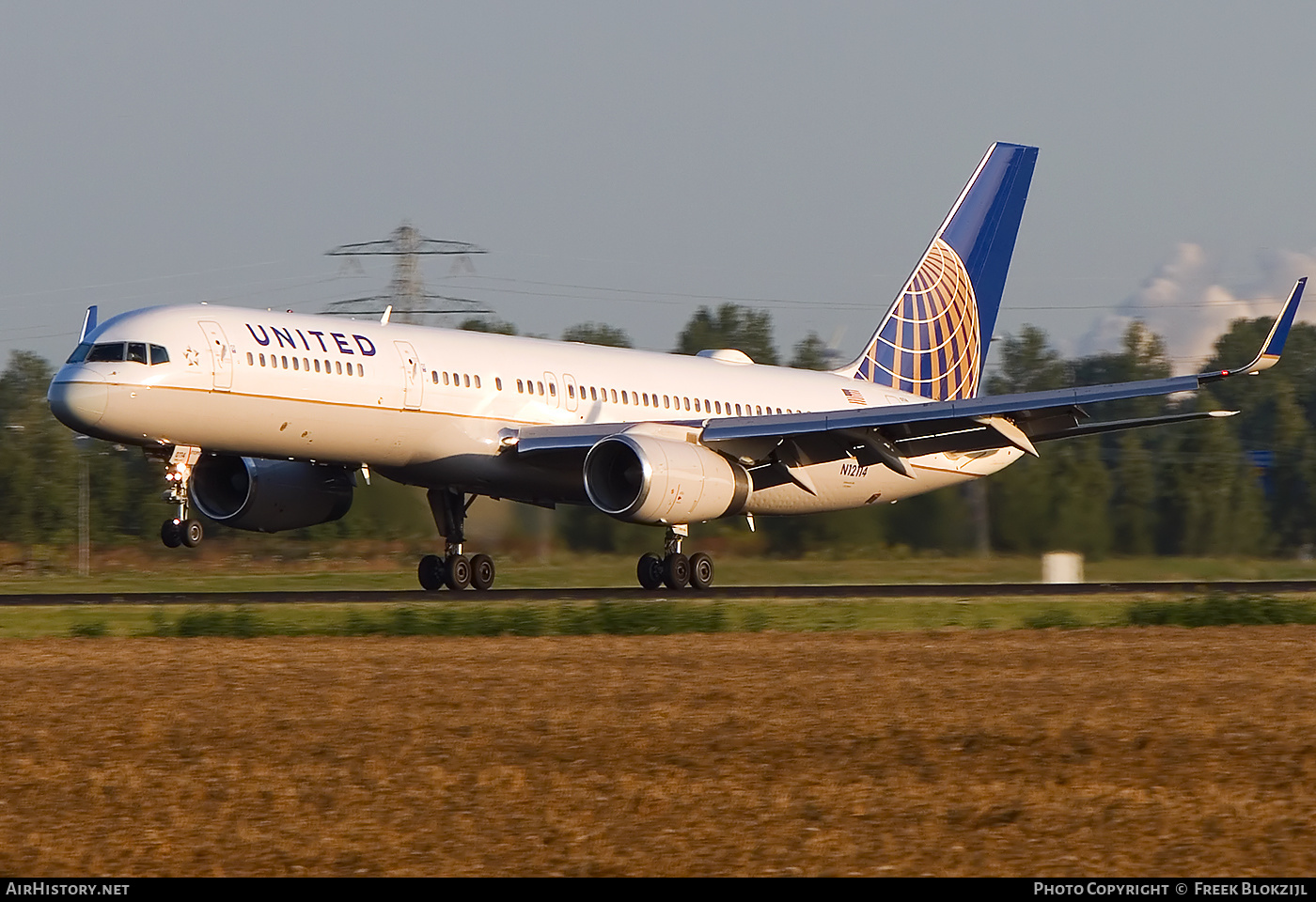 Aircraft Photo of N12114 | Boeing 757-224 | United Airlines | AirHistory.net #525553