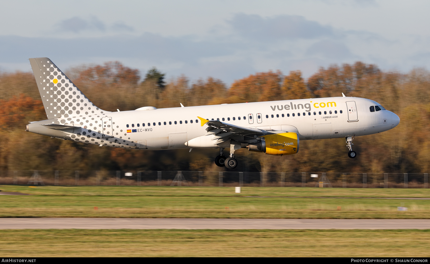Aircraft Photo of EC-MVO | Airbus A320-214 | Vueling Airlines | AirHistory.net #525859