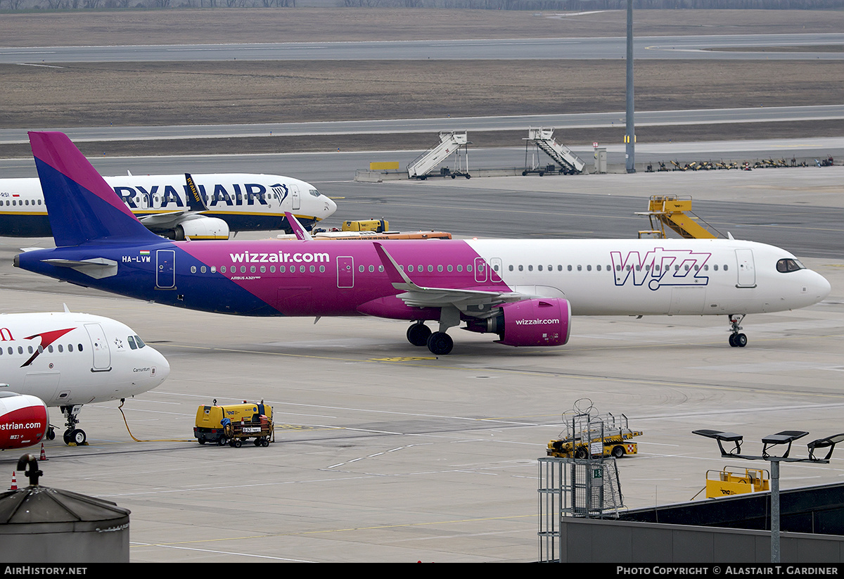 Aircraft Photo of HA-LVW | Airbus A321-271NX | Wizz Air | AirHistory.net #525891