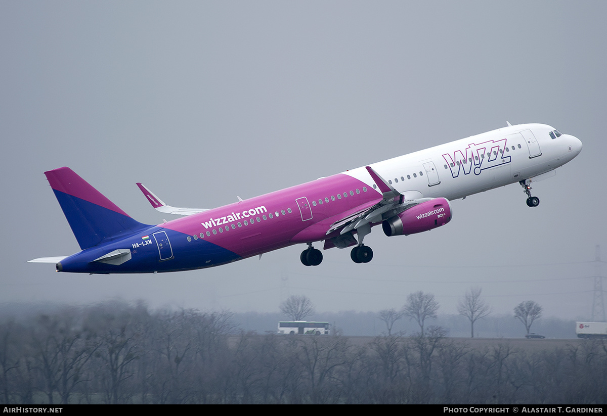Aircraft Photo of HA-LXW | Airbus A321-231 | Wizz Air | AirHistory.net #525908
