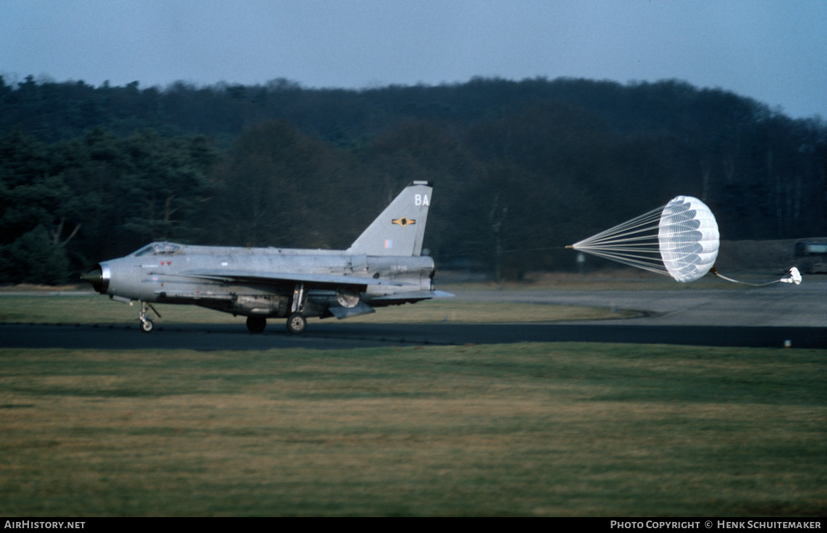 Aircraft Photo of XR725 | English Electric Lightning F6 | UK - Air Force | AirHistory.net #525967