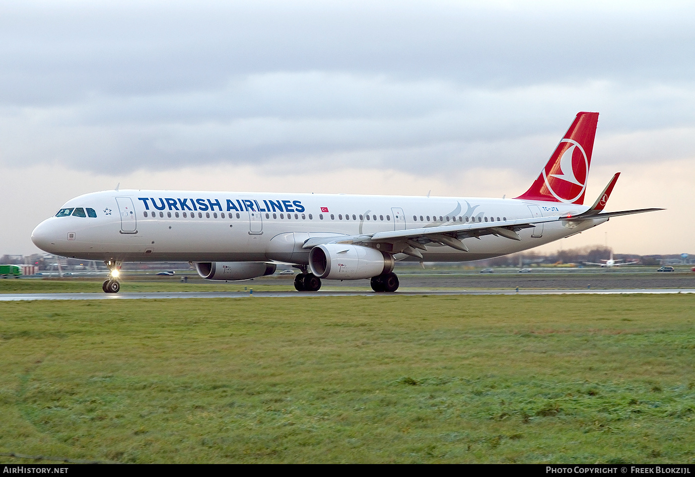 Aircraft Photo of TC-JTA | Airbus A321-231 | Turkish Airlines | AirHistory.net #525977