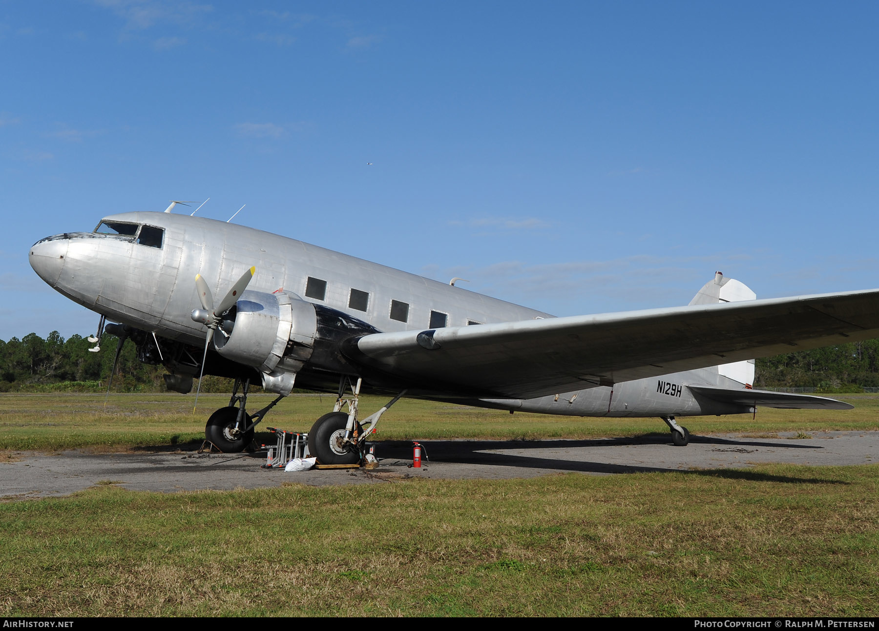 Aircraft Photo of N129H | Douglas DC-3A-197E | AirHistory.net #525998