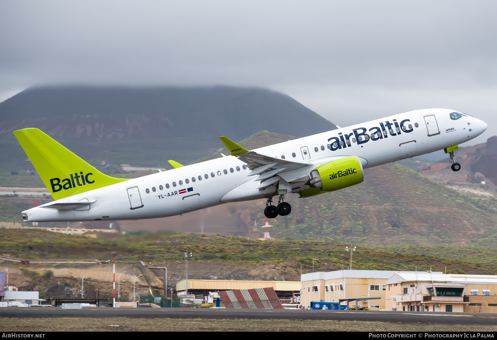 Aircraft Photo of YL-AAR | Airbus A220-371 (BD-500-1A11) | AirBaltic | AirHistory.net #526029