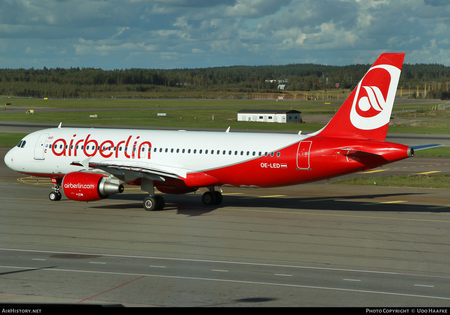 Aircraft Photo of OE-LED | Airbus A319-112 | Air Berlin | AirHistory.net #526091