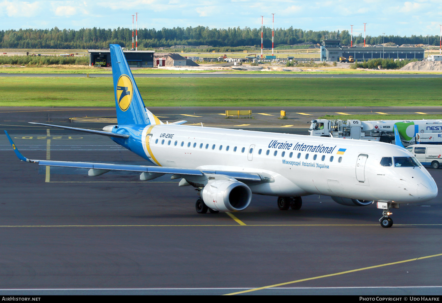 Aircraft Photo of UR-EME | Embraer 190STD (ERJ-190-100STD) | Ukraine International Airlines | AirHistory.net #526282