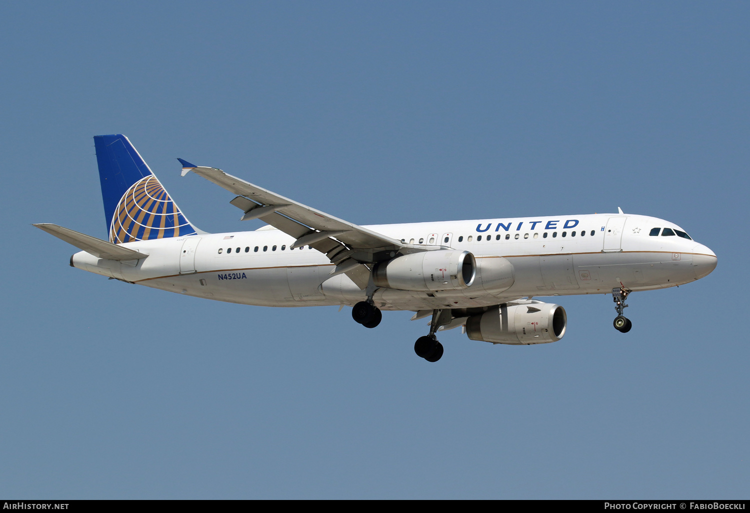Aircraft Photo of N452UA | Airbus A320-232 | United Airlines | AirHistory.net #526351