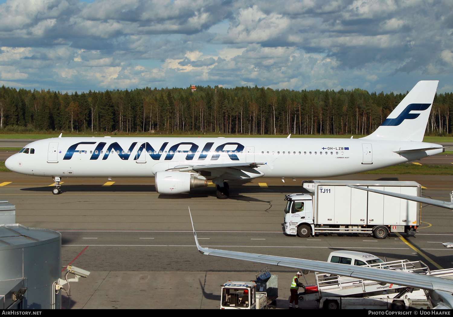Aircraft Photo of OH-LZB | Airbus A321-211 | Finnair | AirHistory.net #526432