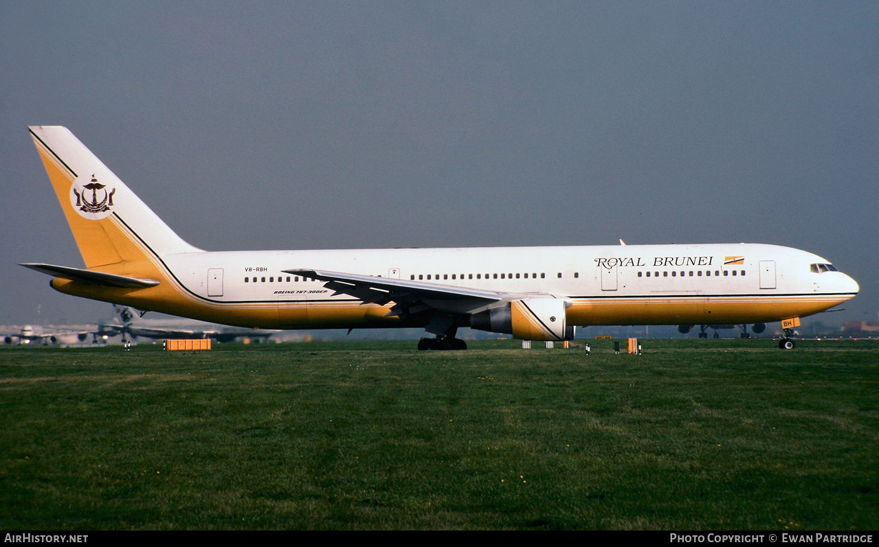 Aircraft Photo of V8-RBH | Boeing 767-33A/ER | Royal Brunei Airlines | AirHistory.net #526516