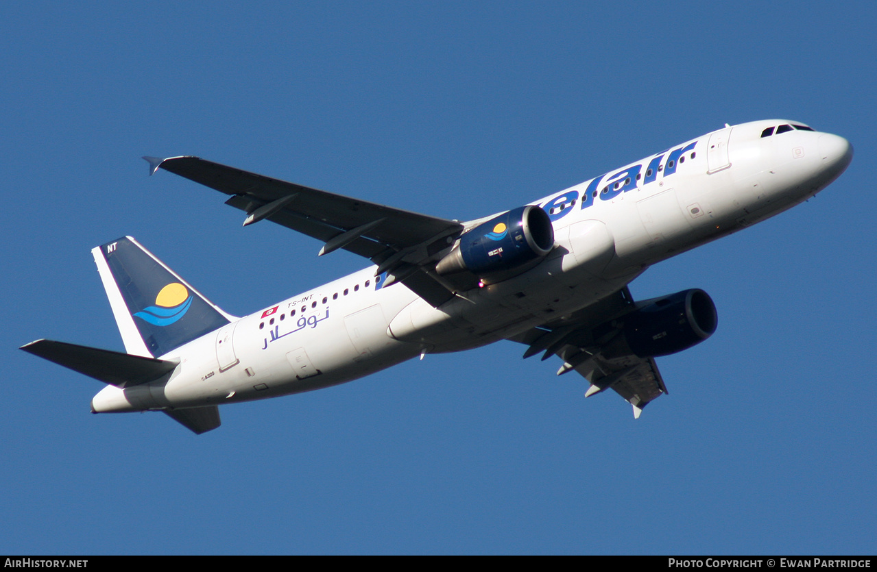 Aircraft Photo of TS-INT | Airbus A320-214 | Nouvelair Tunisie | AirHistory.net #526826