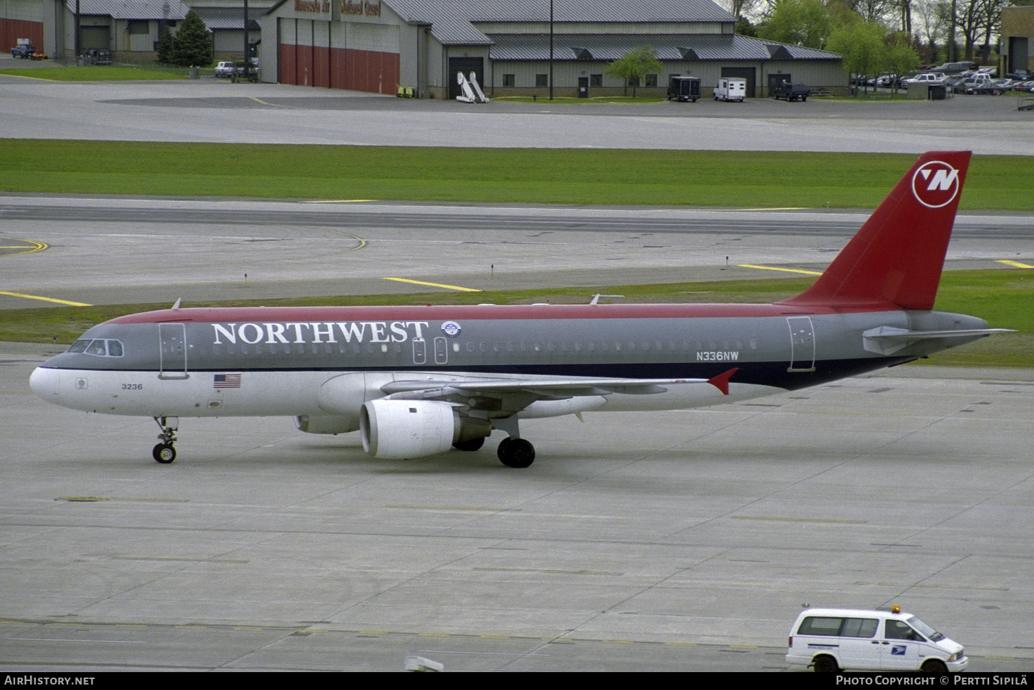 Aircraft Photo of N336NW | Airbus A320-212 | Northwest Airlines | AirHistory.net #526916