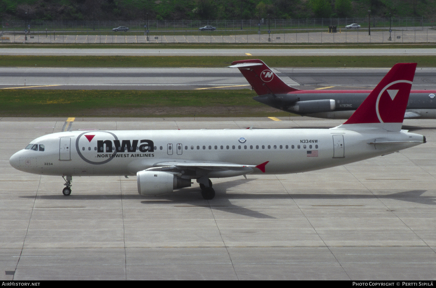 Aircraft Photo of N334NW | Airbus A320-212 | Northwest Airlines | AirHistory.net #526961