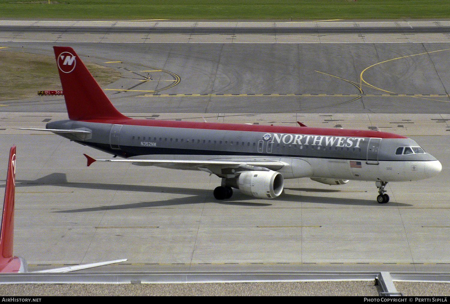 Aircraft Photo of N352NW | Airbus A320-212 | Northwest Airlines | AirHistory.net #527262