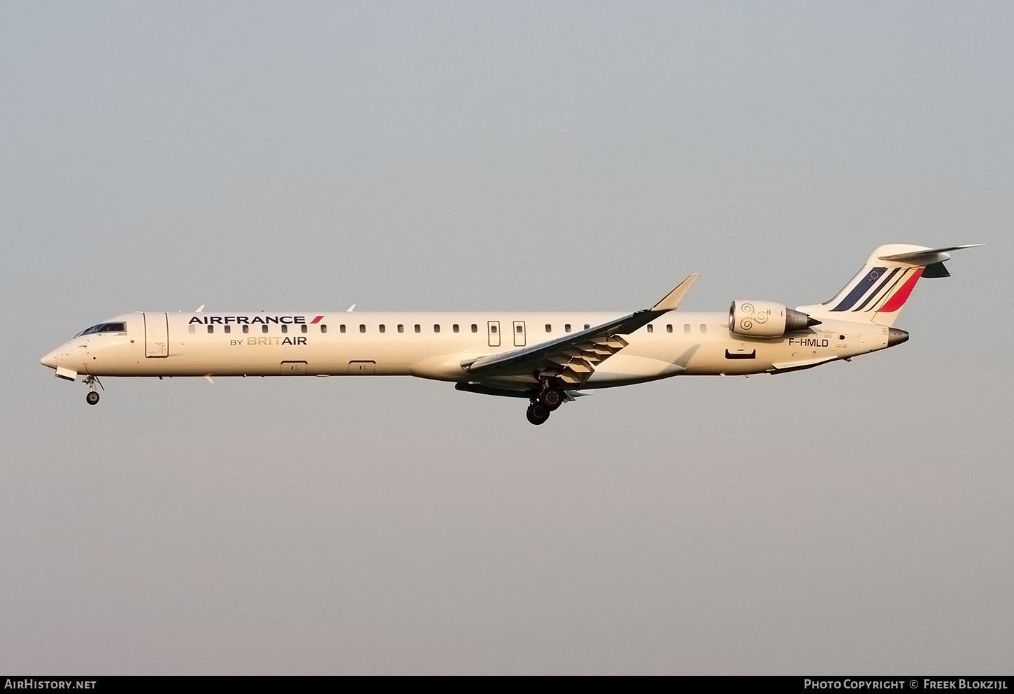 Aircraft Photo of F-HMLD | Bombardier CRJ-1000EL NG (CL-600-2E25) | Air France | AirHistory.net #527535