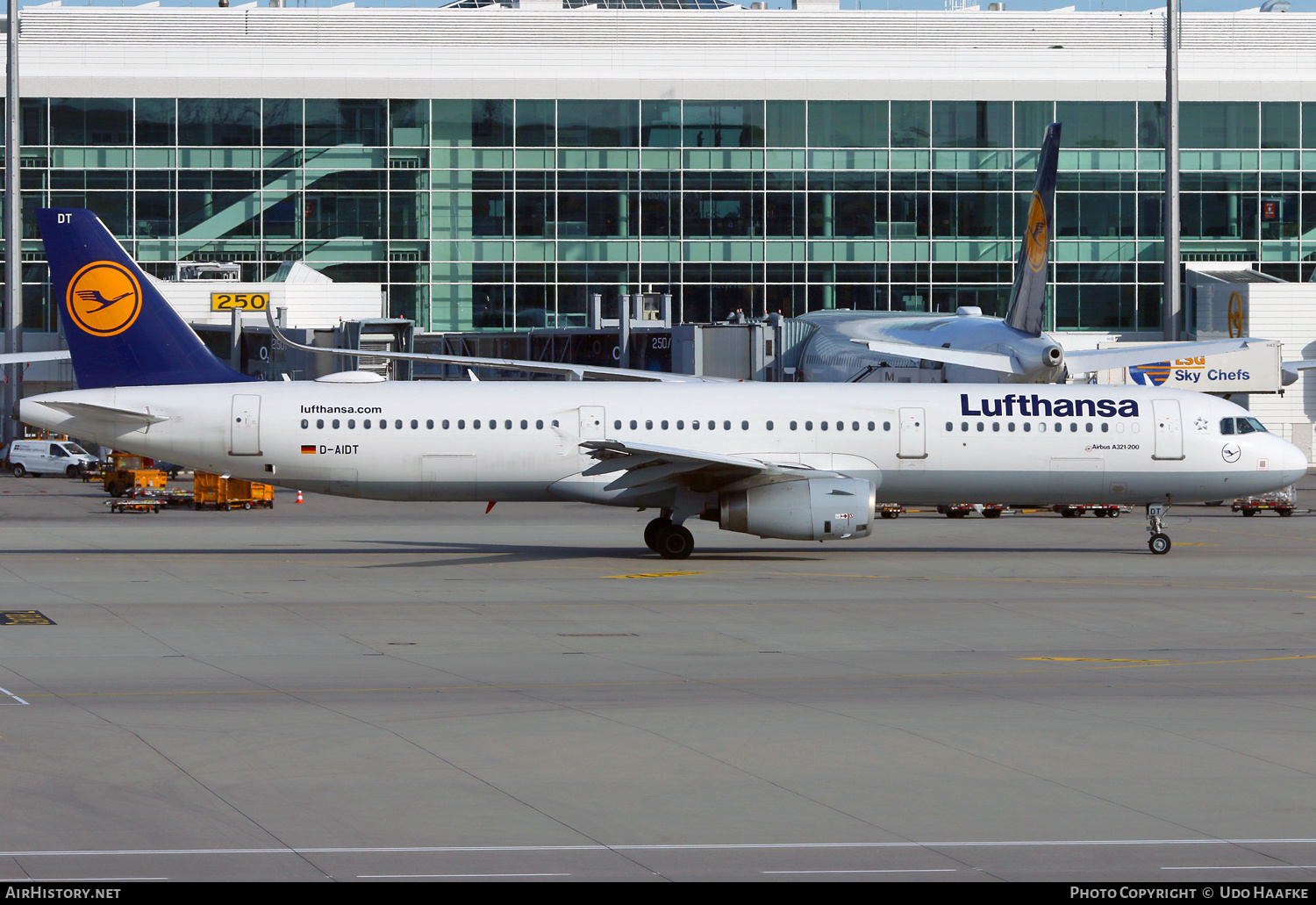 Aircraft Photo of D-AIDT | Airbus A321-231 | Lufthansa | AirHistory.net #527620