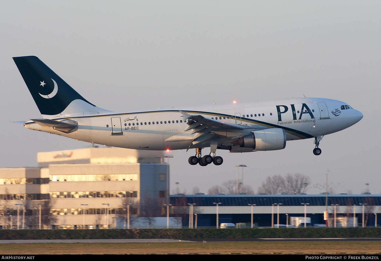 Aircraft Photo of AP-BEC | Airbus A310-308 | Pakistan International Airlines - PIA | AirHistory.net #527662